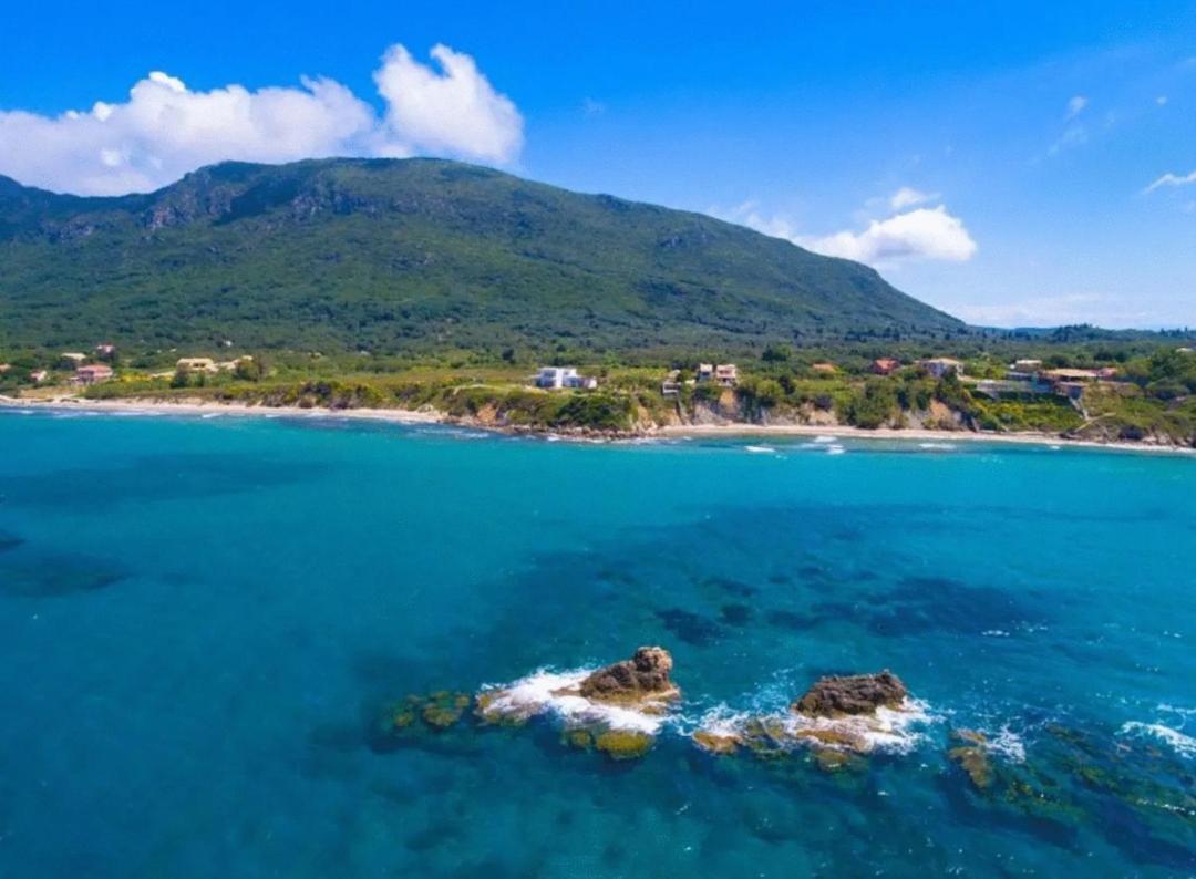 Tetraktys Estate Beachside Υδωρ Agios Matthaios  Ngoại thất bức ảnh