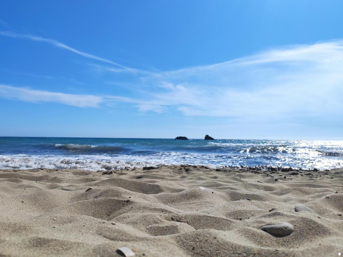 Tetraktys Estate Beachside Υδωρ Agios Matthaios  Ngoại thất bức ảnh