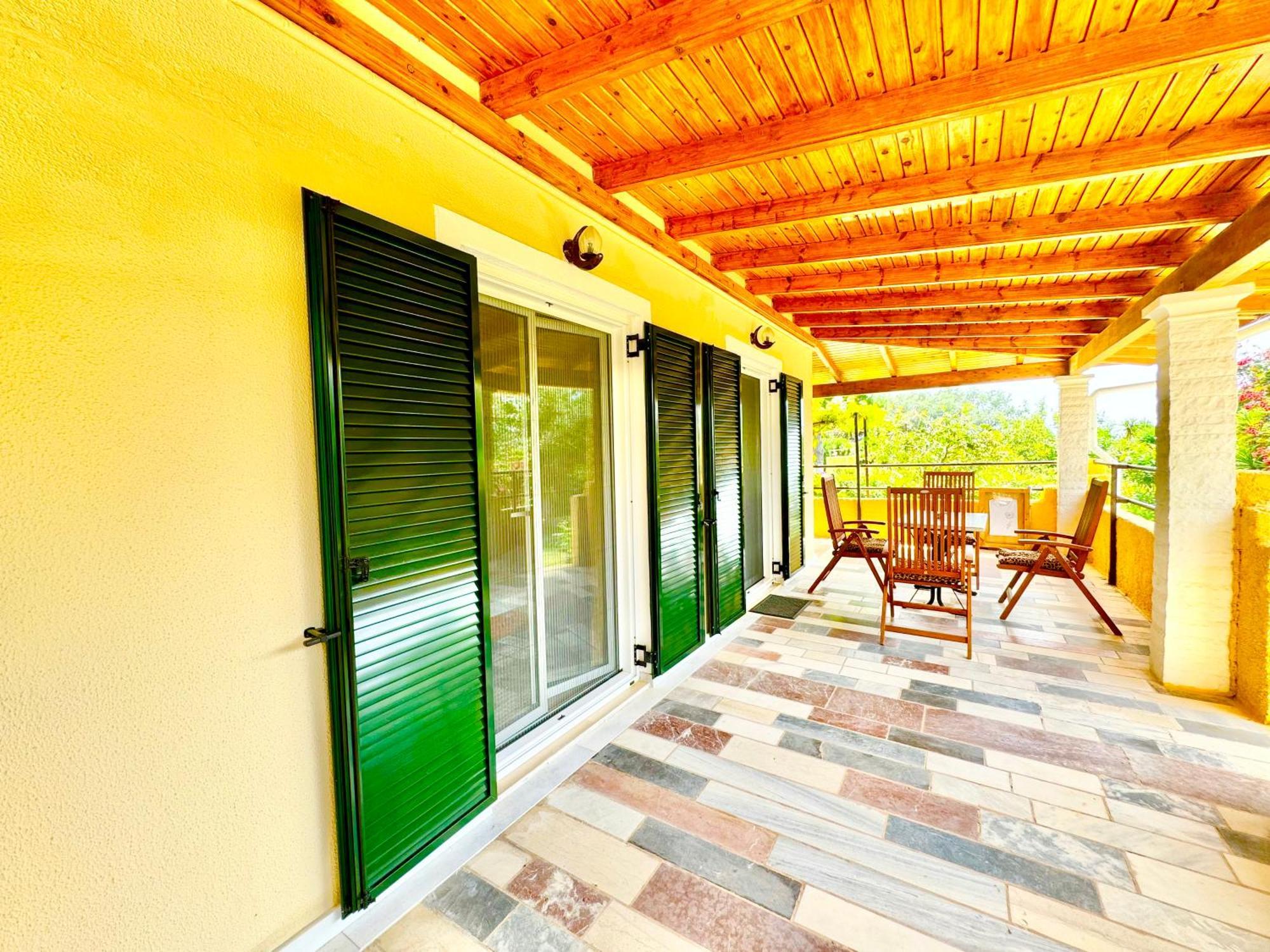 Tetraktys Estate Beachside Υδωρ Agios Matthaios  Ngoại thất bức ảnh
