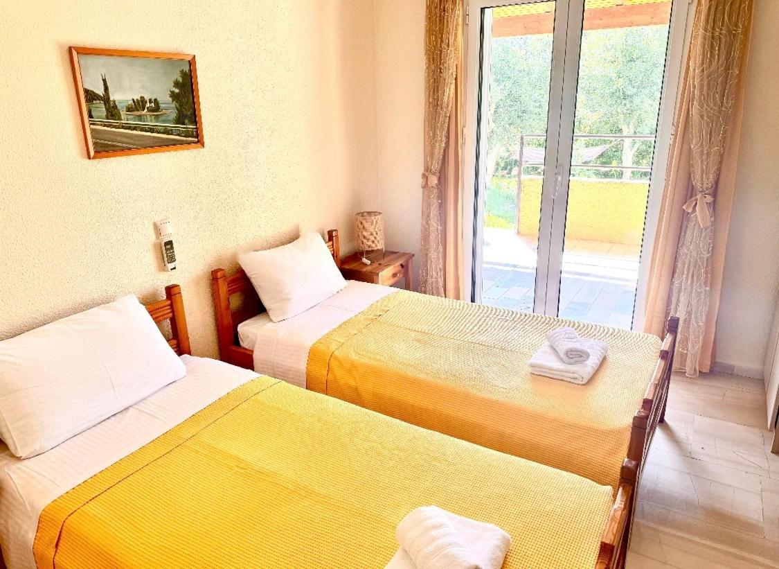 Tetraktys Estate Beachside Υδωρ Agios Matthaios  Ngoại thất bức ảnh