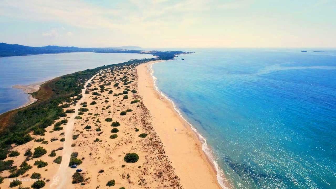 Tetraktys Estate Beachside Υδωρ Agios Matthaios  Ngoại thất bức ảnh