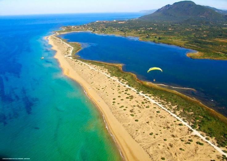 Tetraktys Estate Beachside Υδωρ Agios Matthaios  Ngoại thất bức ảnh